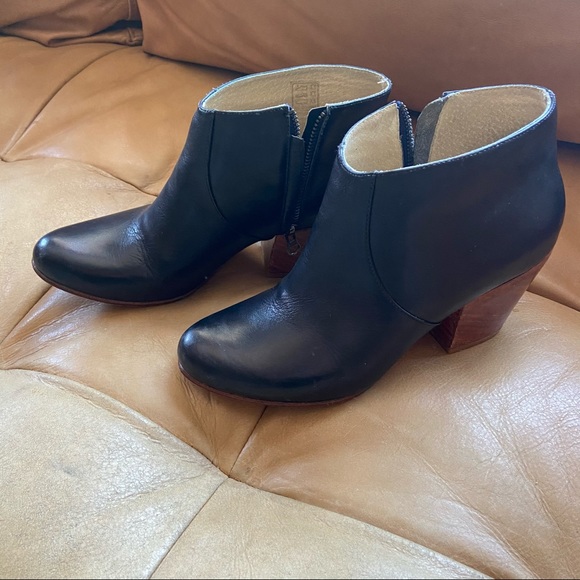 Sustainable/ethical ankle booties! - Picture 3 of 4